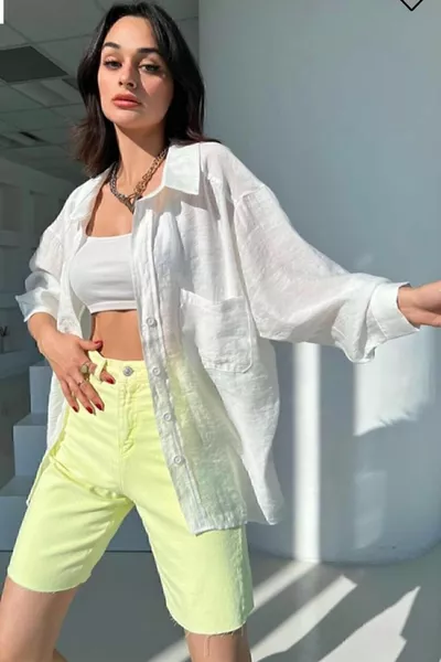 Camicia oversize a spalle scivolate, realizzata in lino al %