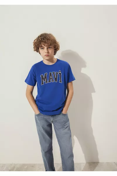 تيشيرت بشعار مطبوع، مقاس عادي / قصّة عادية 