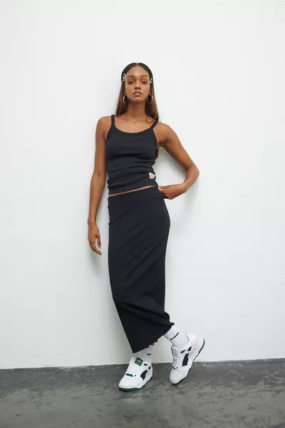 تنورة ميدي مضلعة مطاطية سوداء