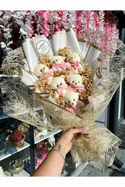 Мече Теди с бял и розов лък и букет от цветя