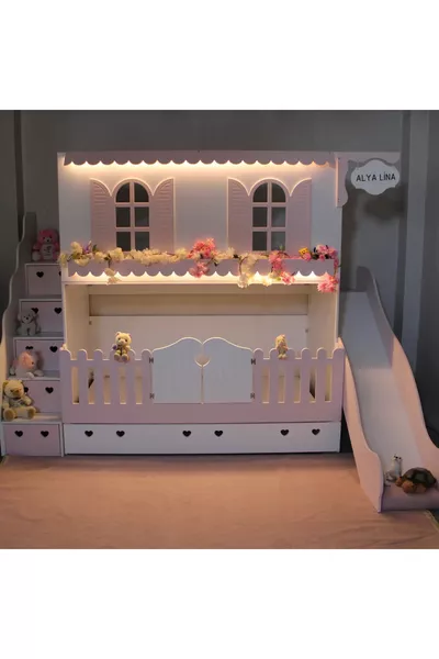 Lit superposé avec toboggan et lit bébé à Alaçatı