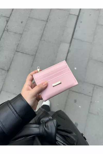 محفظة نسائية بودرة اللون مع  قسم وإغلاق مغناطيسي لحفظ البطاقات