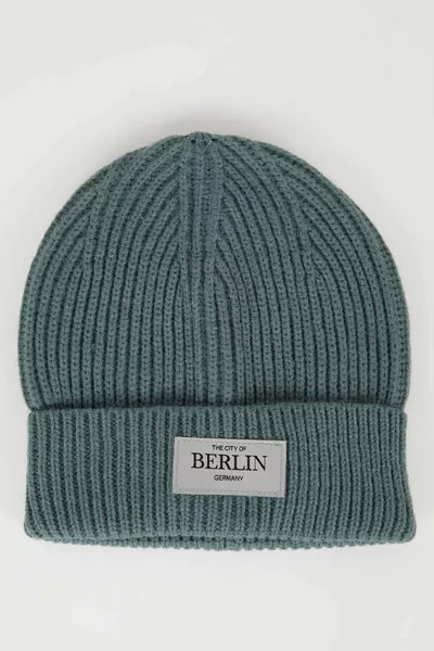 Women's City-Themed Knitted Beanie with Label WN