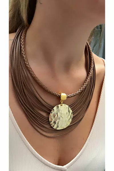 Braune Mehrfach-Lederkette - Elegantes und modernes Design, trendiger Schmuck