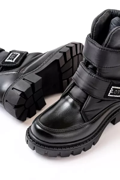 حذاء للجينة الصغيرة من القماش الباراشوتي الأسود مع شريط فيلكرو، مقاوم للماء وذو نعل غير قابل للانزلاق