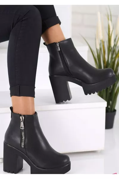 حذاء نسائي أسود بتفصيل سحاب من منصة ميلاني