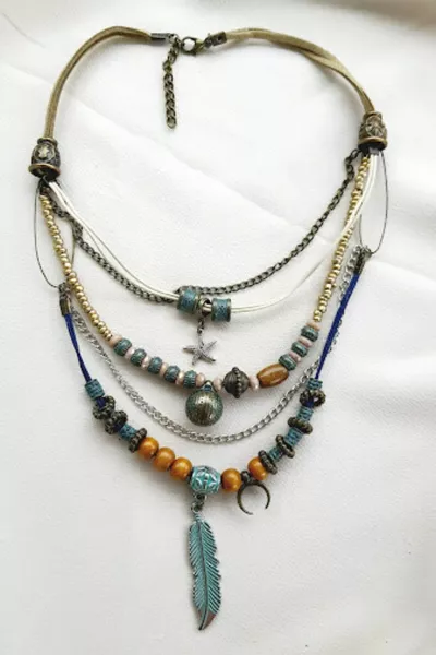 Ethnische Boho-Feder-Halbmond Mehrfach-Design Halskette