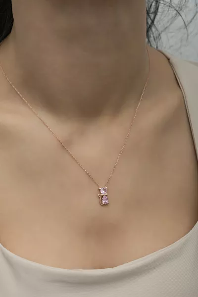 قلادة قطة بحجر وردي من فضة إسترليني عيار 