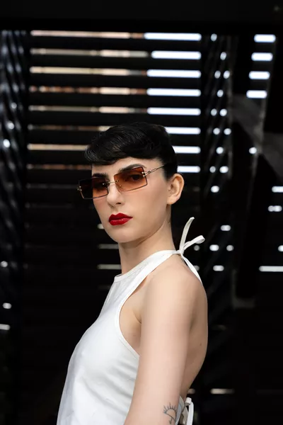 Дамски слънчеви очила с кафява правоъгълна кристална форма