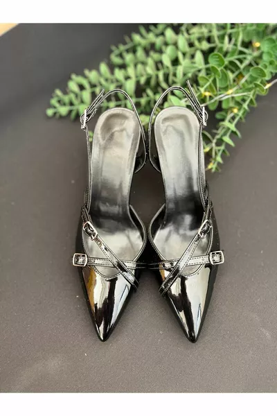 Классические туфли на каблуке из лакированной кожи