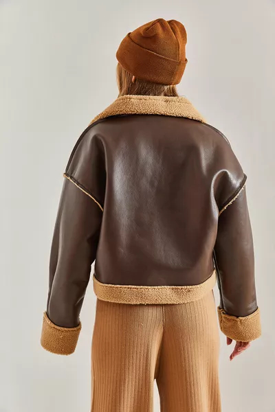 معطف جلدي نسائي بجيب جانبي وقطعة فرو