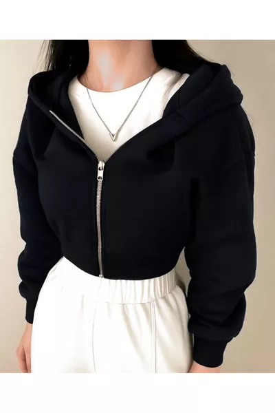 سترة قصيرة بغطاء رأس بسحّاب أسود