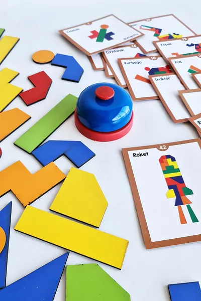 أشكال مرحة لعبة ذكاء تنمي الانتباه والتركيز