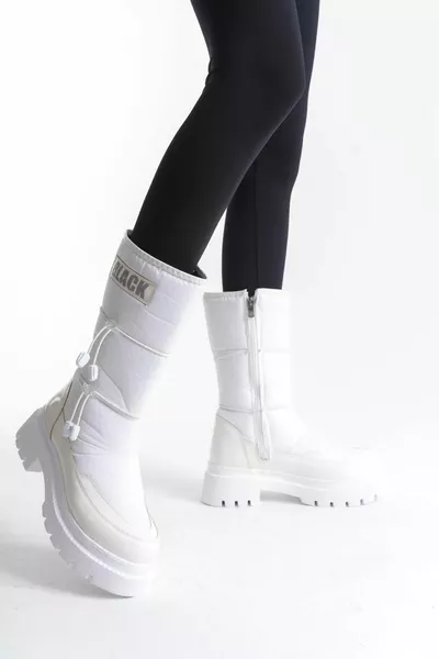 Женские зимние сапоги на платформе на каблуке