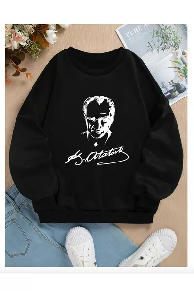 سويتشيرت أطفال أسود من القطن بطباعة أتاتورك وياقة دائرية