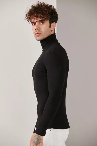 كنزة تريكو رجالية بياقة عالية أساسية