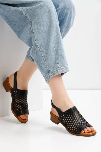 Черни дамски сандали 