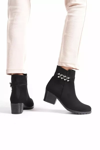 أحذية Anno سوداء من جلد الغزال بكعب عال