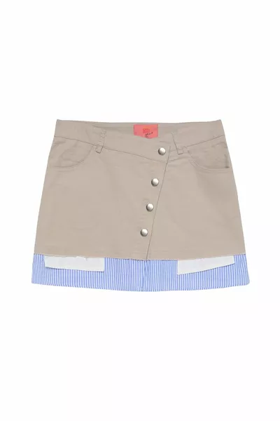 تطابق تنورة مفصلة بأزرار بيج