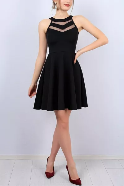 Schwarzes kurzes Abendkleid mit transparentem Kragen und Glockenschliff 