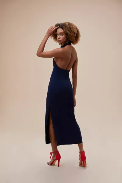 TR الأزرق الداكن الرسن الرقبة الظهر منخفضة قطع كريب اللباس