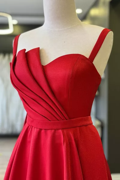 Червена завеса подробни макси дължина сатенена вечерна рокля и вечерна рокля