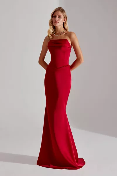 دافني الأحمر مشد وتنورة فستان الزفاف