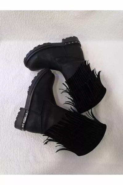 حذاء فتاة تافت.