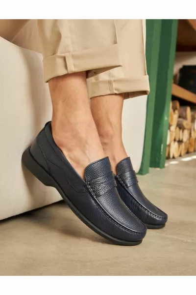 جلد طبيعي الأزرق الداكن أحذية الرجال عارضة