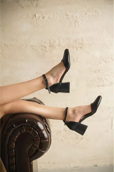 Дамски токчета Lavinia - Черна кожа