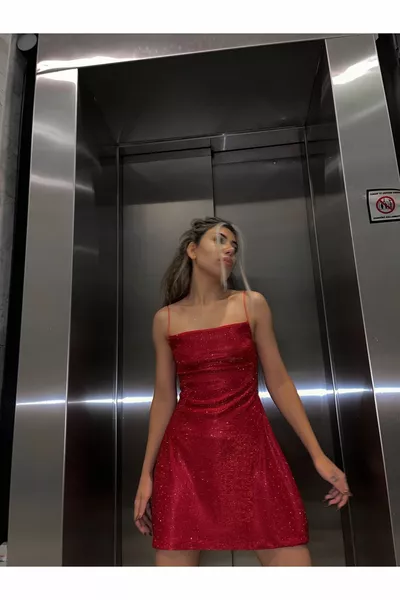Mini robe rouge scintillante de conception spéciale
