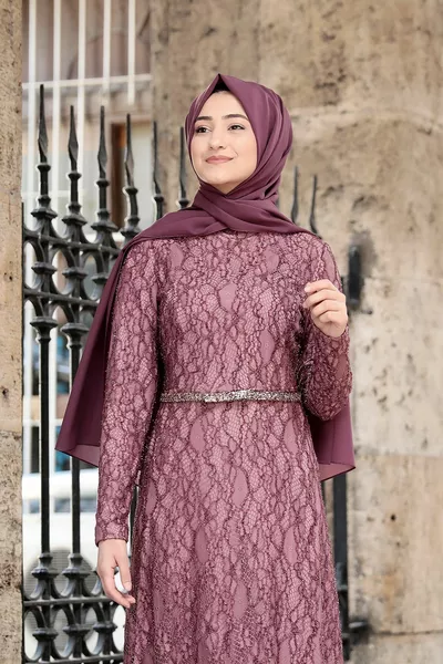 فساتين سهرة حريرية محجبة