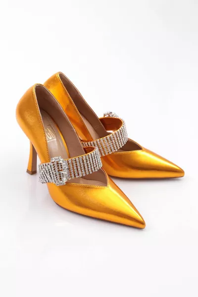  Женское вечернее платье на каблуке с пряжкой на поясе