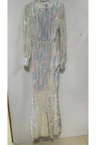 فساتين سهرة مطرزة بالسمك الأبيض