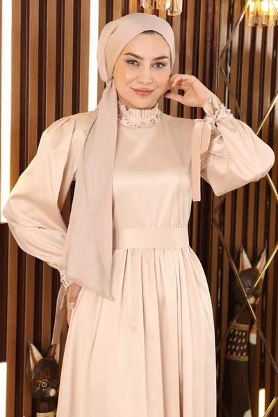 Parel satijnen avondjurk beige 