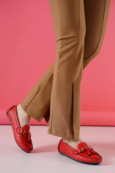 Ballerines à boucles à pompons