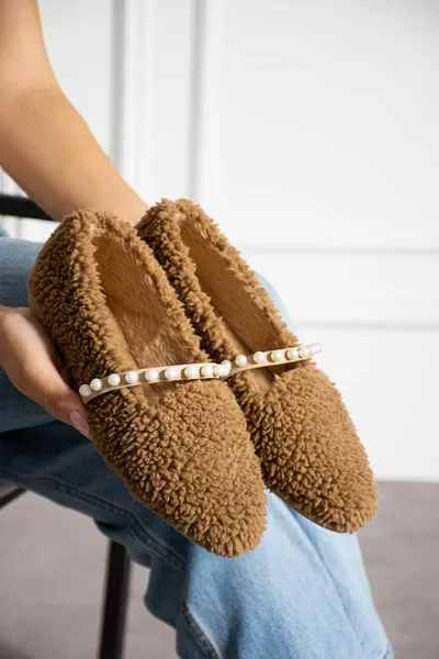 Les ballerines décontractées en perle en peluche Lady Gaga Teddy conviennent aussi bien à la maison qu’à l’extérieur