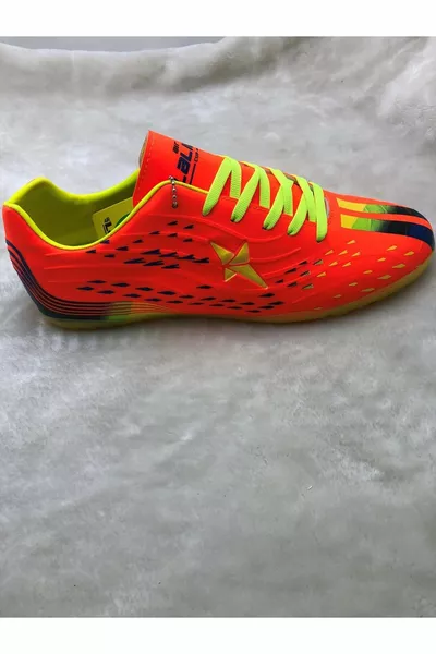 Çiğdem Kunstrasen/Fußballschuhe