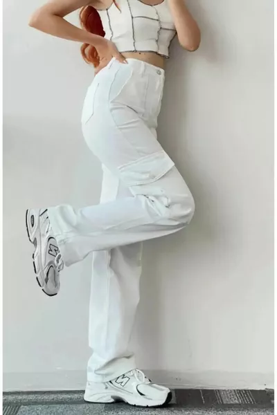 Jeans bianchi a vita alta con tasche cargo Jeans cargo multitasche da donna