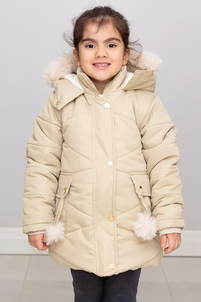 معطف بناتي بيج بغطاء رأس فروي مزين بالشرابات