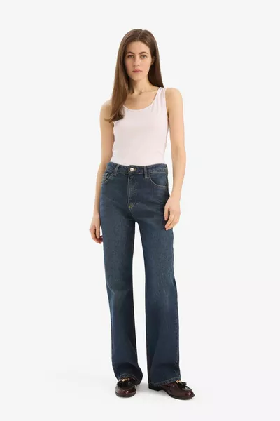 قميص تي شيرت أساسي ضيق للجسم بياقة على شكل حرف U SM