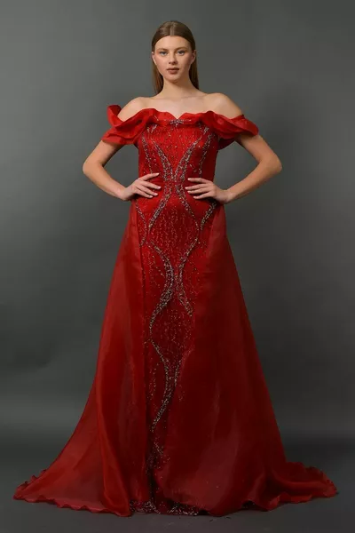 Robe longue de soirée brodée de pierre col bateau