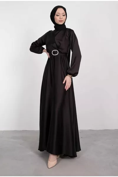 فساتين سهرة محجبة بحزام مع تفاصيل متقاطعة