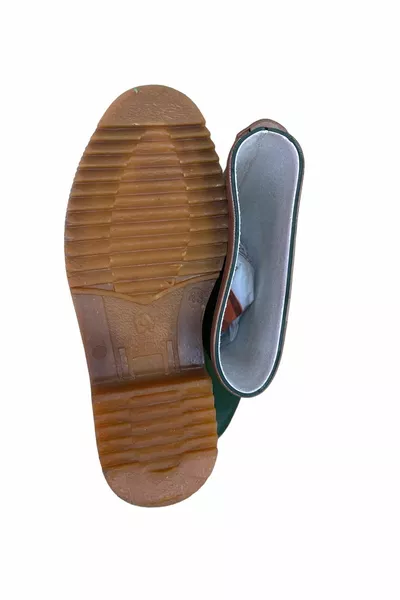 أحذية مطاطية طويلة