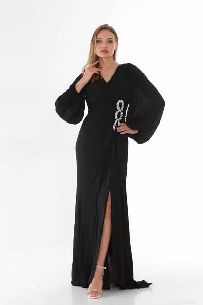 Плиссированное шифоновое платье с камнями