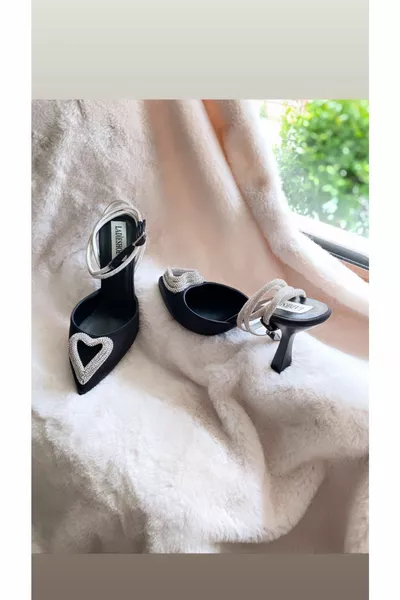 Women's Shoes with Heart Wrap Model Heels