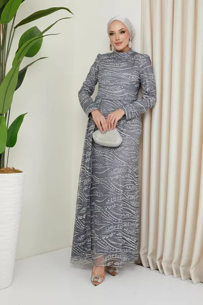 فستان سهرة محجوب من التول منقوش بالحجر والترتر رمادي 