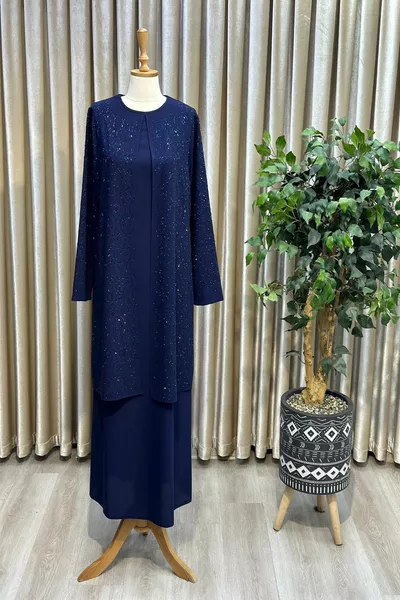 HIJAB-ABENDKLEID FÜR MUTTER IN ÜBERGRÖSSE MIT STEINDETAIL