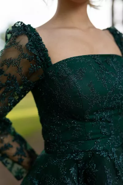 Metis Puff geprägtes Verlobungskleid aus Glitzertüll mit quadratischem Ausschnitt und Smaragdgrün