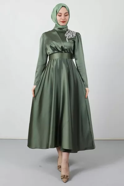 Abiti da sera in raso con pietre per le spalle kaki